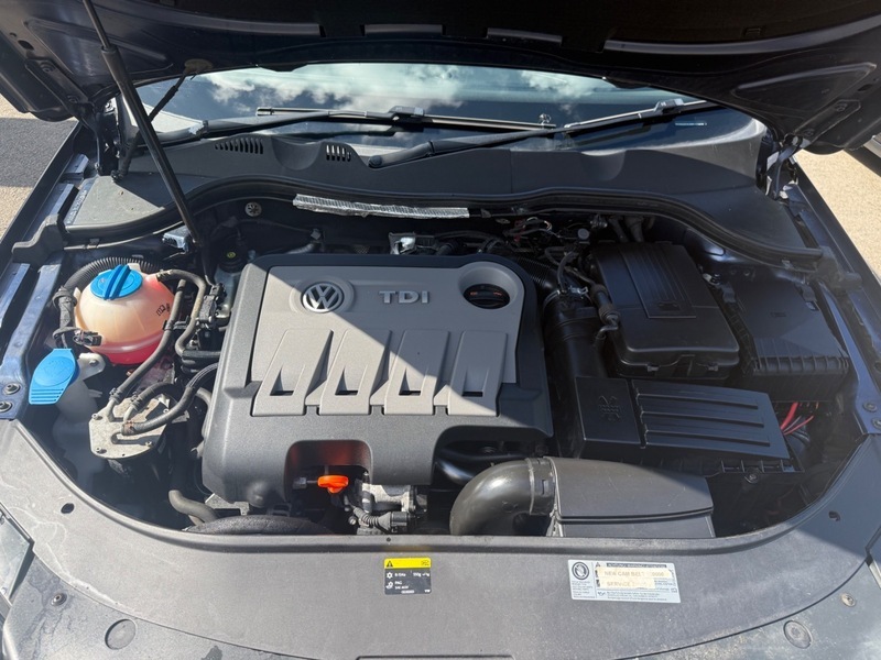 Volkswagen Passat Black #15