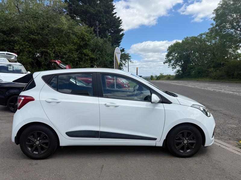 Hyundai I10 Premium White #3
