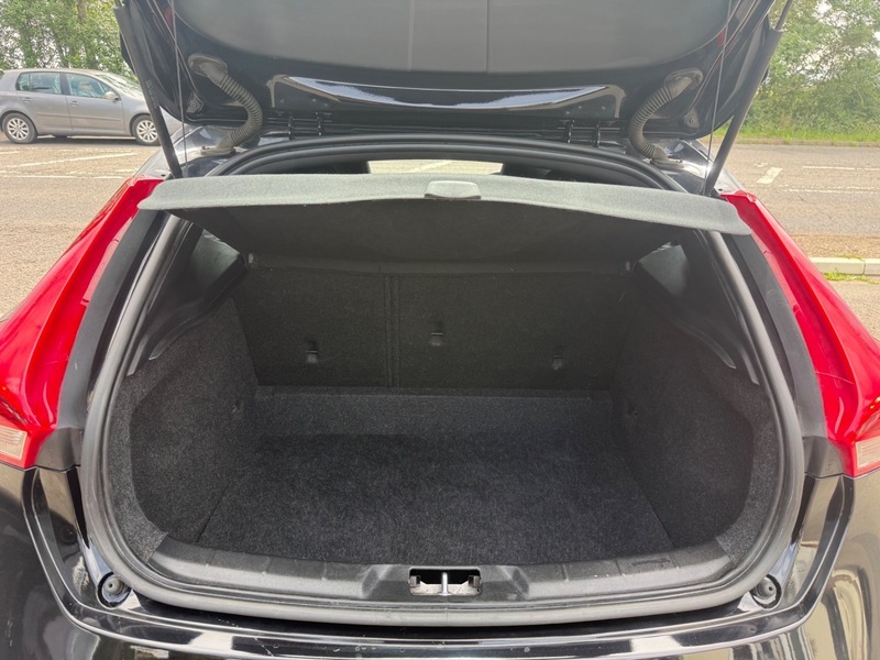 Volvo V40 T3 R-design Nav Plus Black #6