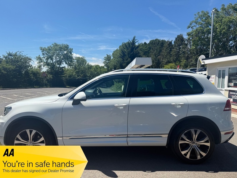 Volkswagen Touareg V6 R-line Tdi Bluemotion White #6
