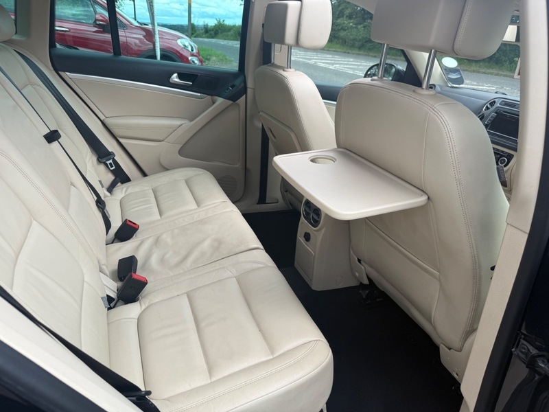 Volkswagen Tiguan 2.0 Tdi Bluemotion Tech Black #4