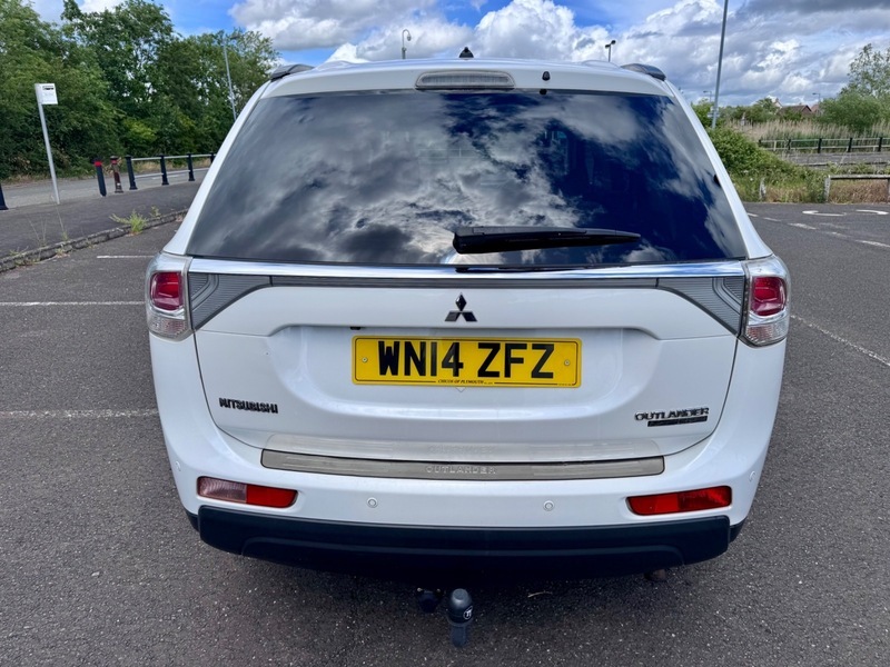 Mitsubishi Outlander Di-d Gx 5 White #6