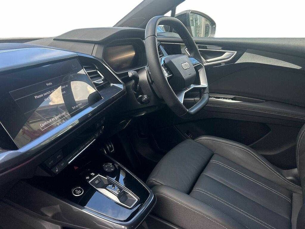 Audi Q4 E Tron Q4 Black Edition 45 E-tron Quattro 210,00 Kw ST24ZKX Black #2