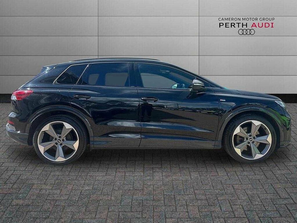 Audi Q4 E Tron Q4 Black Edition 45 E-tron Quattro 210,00 Kw ST24ZKX Black #4