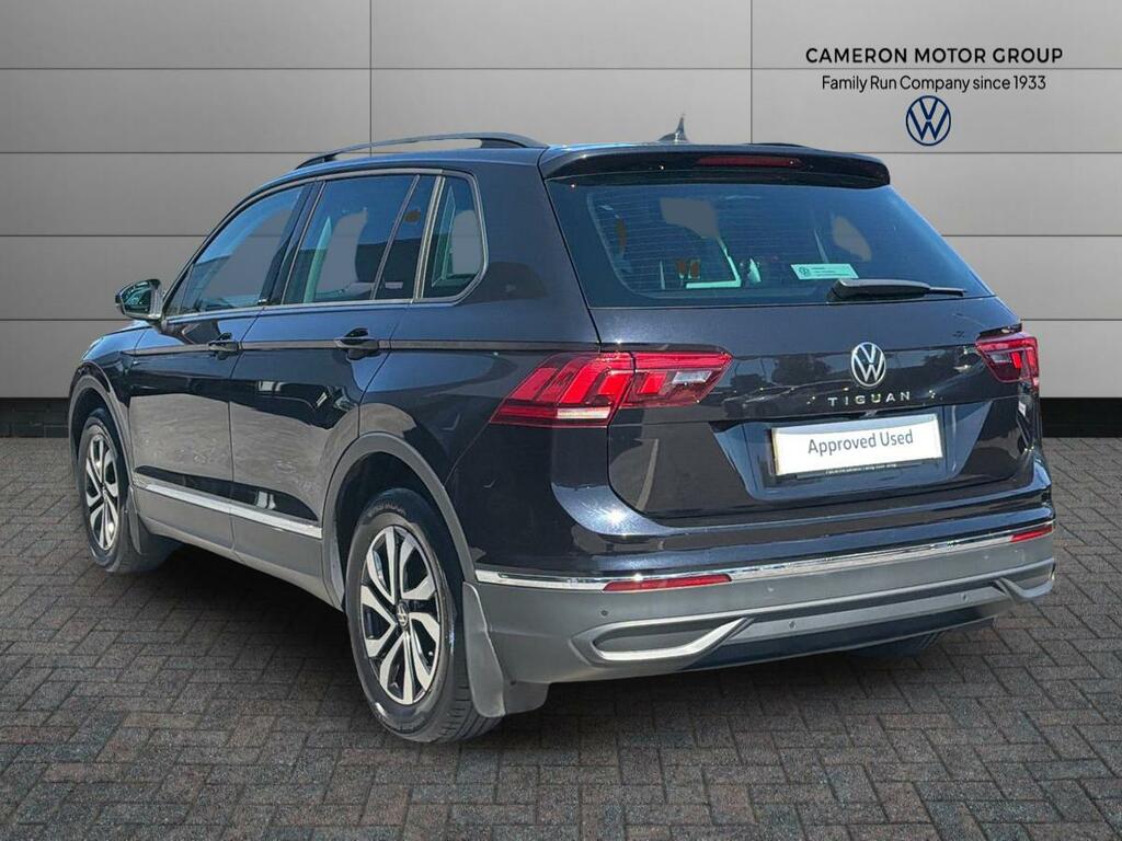 Volkswagen Tiguan 2.0 Tdi Active Black #4