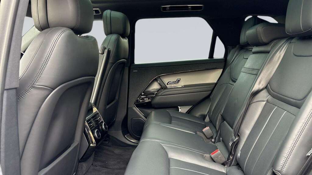 Land Rover Range Rover Sport 3.0 D300 Dynamic Se 2024 GL73FTK Black #4