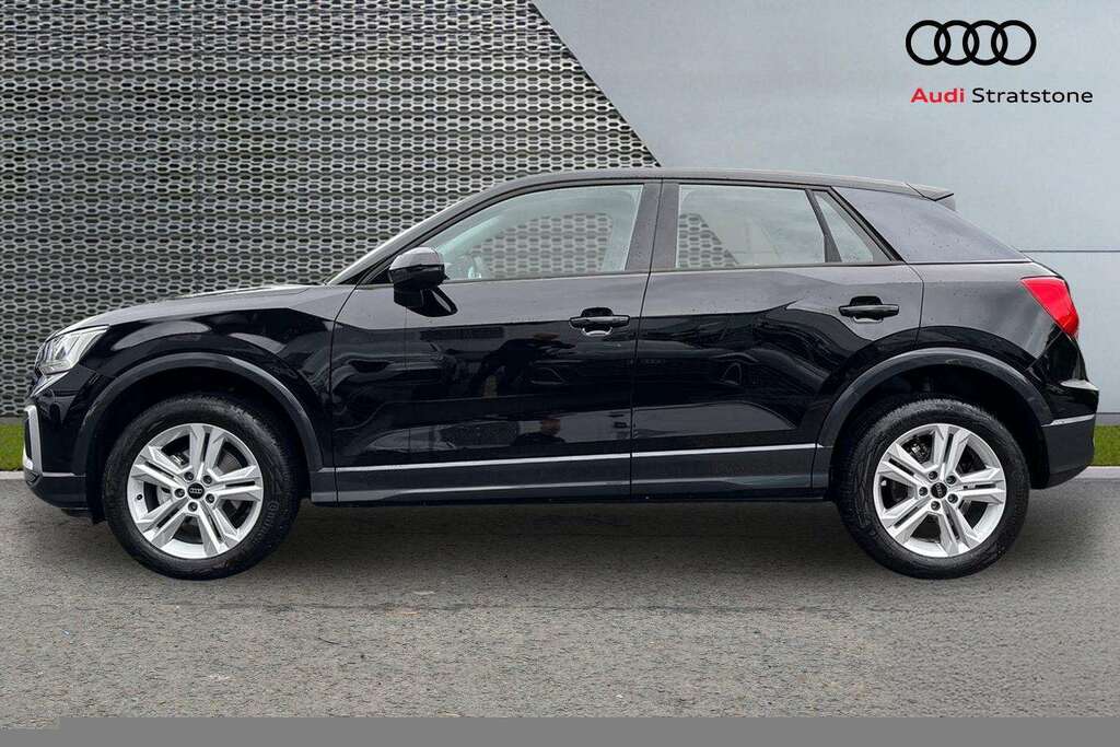 Audi Q2 35 Tfsi Sport 2025 DA75UGF Black #5
