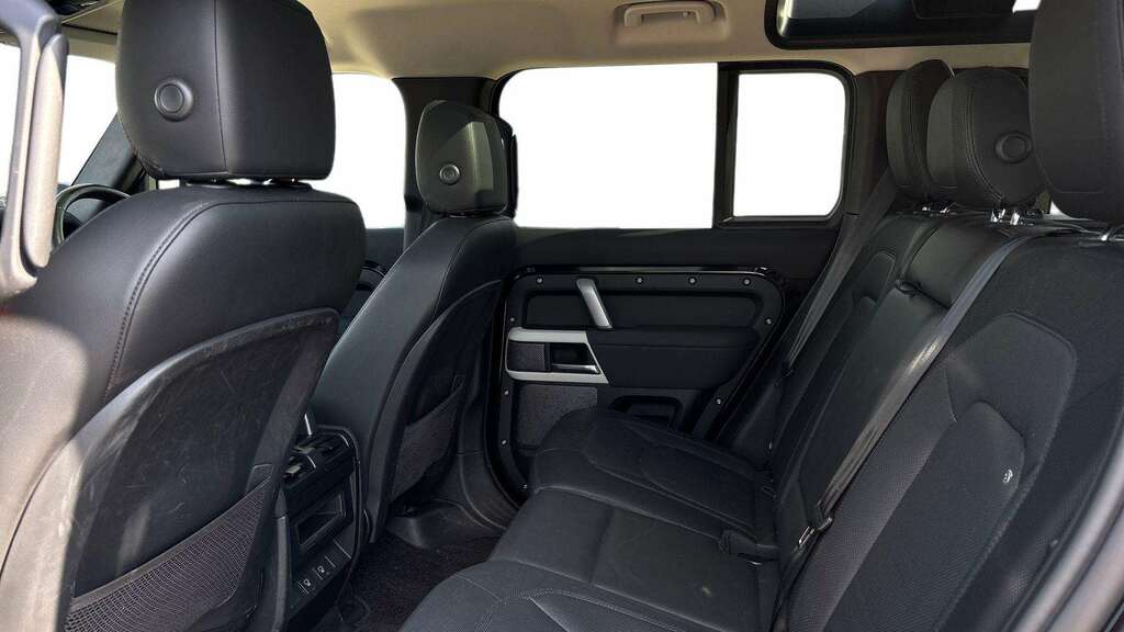 Land Rover Defender 110 3.0 D250 X-dynamic Se 110 2022 SL72UAE Black #4