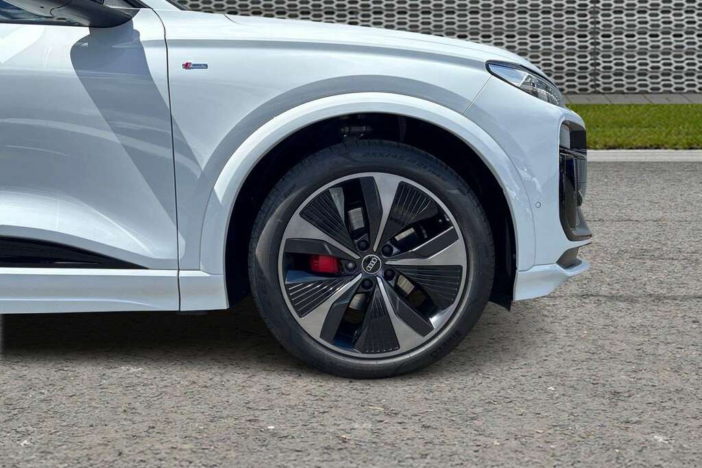 Audi Q6 E-Tron 225Kw Performance 100Kwh Edition 1 2025 White #5