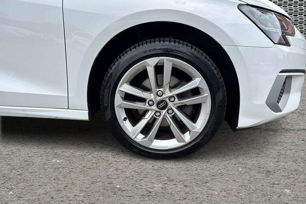 Audi A3 30 Tfsi Sport S Tronic 2024 BK24KDU White #4