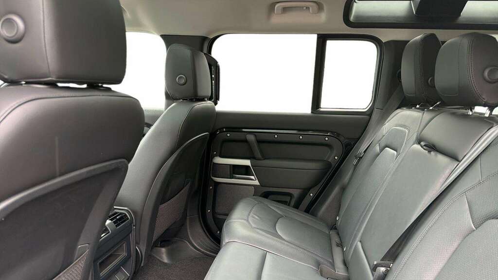 Land Rover Defender 110 3.0 D250 Xs Edition 110 2024 BW24DGU Black #4