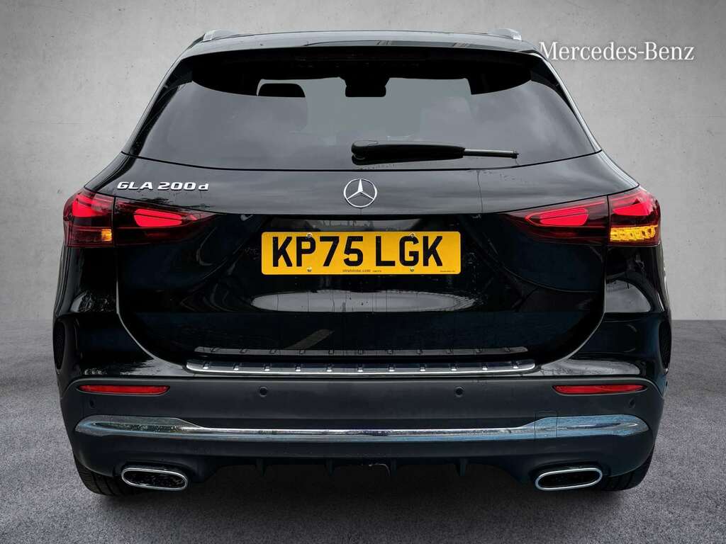 Mercedes-Benz GLA Class 200D Amg Line Executive 2025 KP75LGK Black #3