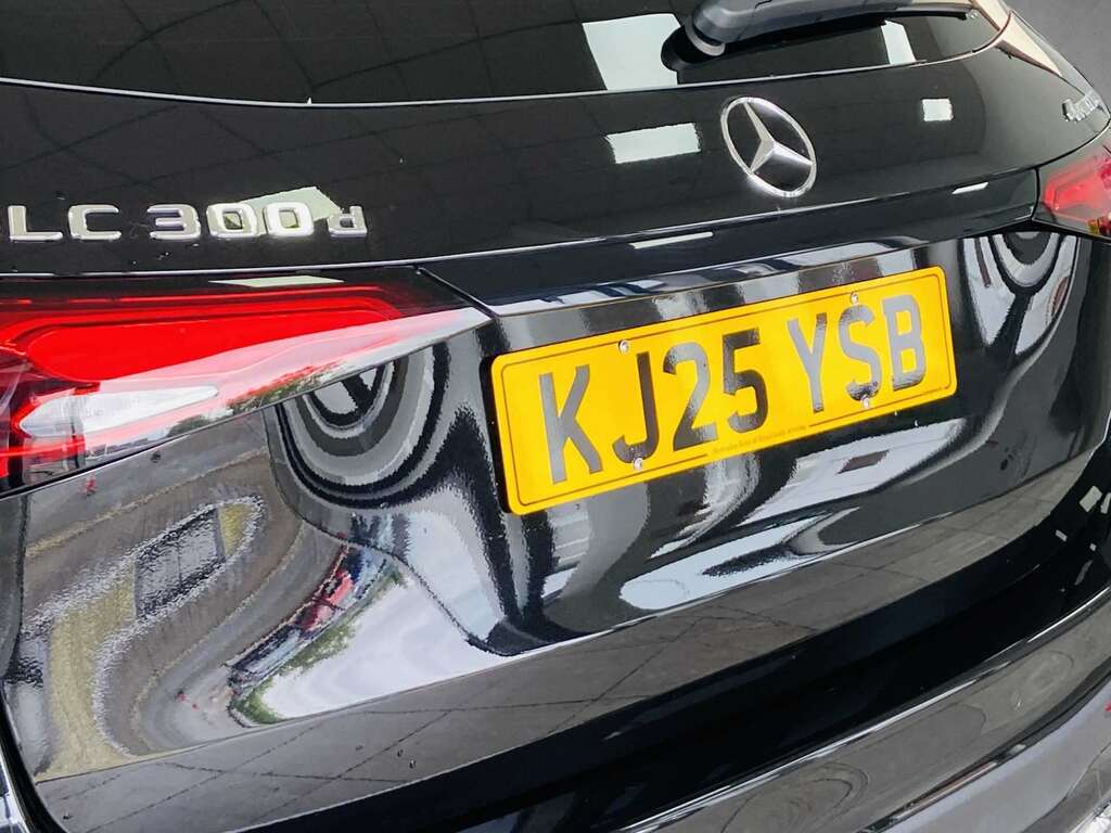 Mercedes-Benz GLC Class 300D 4Matic Amg Line Premium 9G-tronic 2025 KJ25YSB Black #4