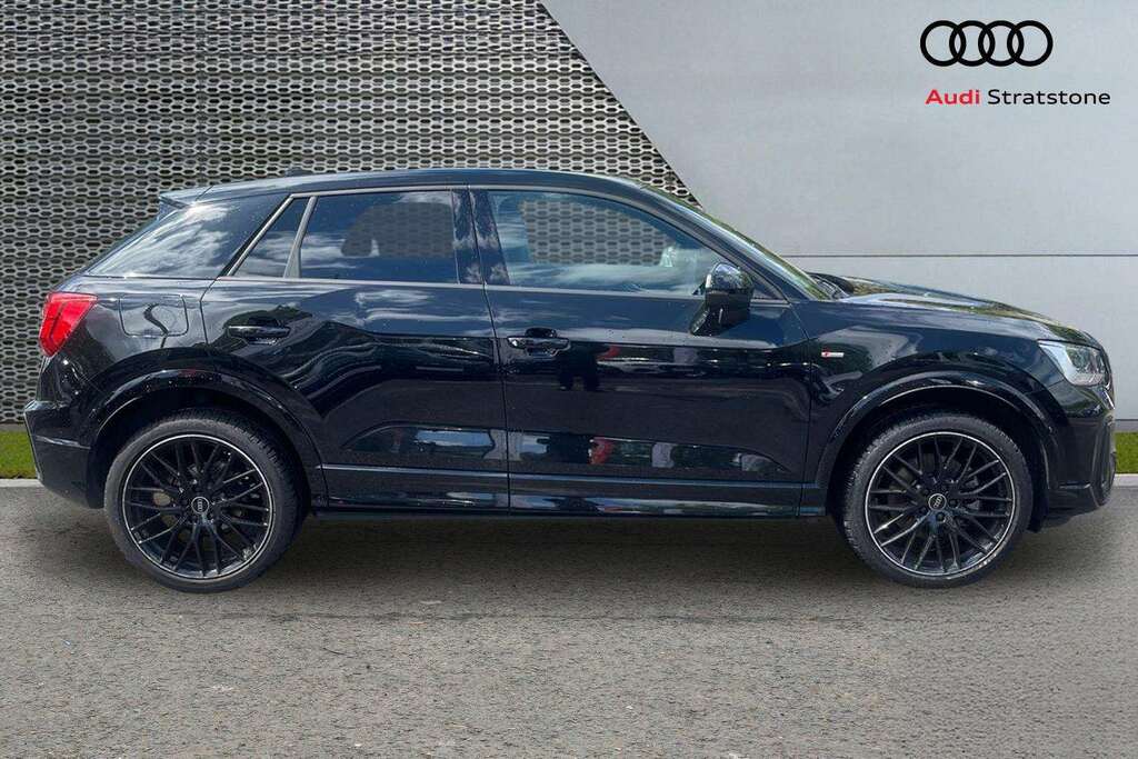 Audi Q2 30 Tfsi 116 Black Edition 2025 LR75UZV #3