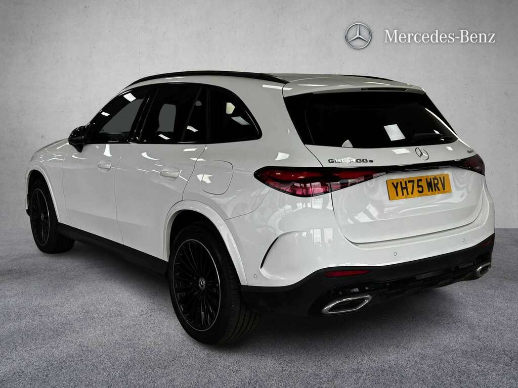 Mercedes-Benz GLC Class 300E 4Matic Urban Edition 9G-tronic 2025 YH75WRV White #3