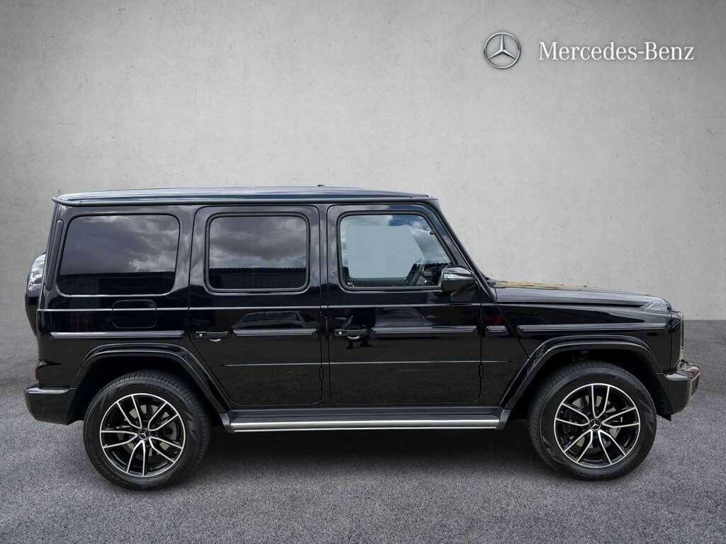 Mercedes-Benz G Class G400d Amg Line Premium Plus 9G-tronic 2023 Black #2