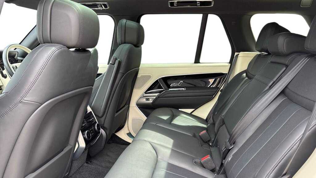 Land Rover Range Rover 3.0 D300 Hse 2024 FX74UES White #3