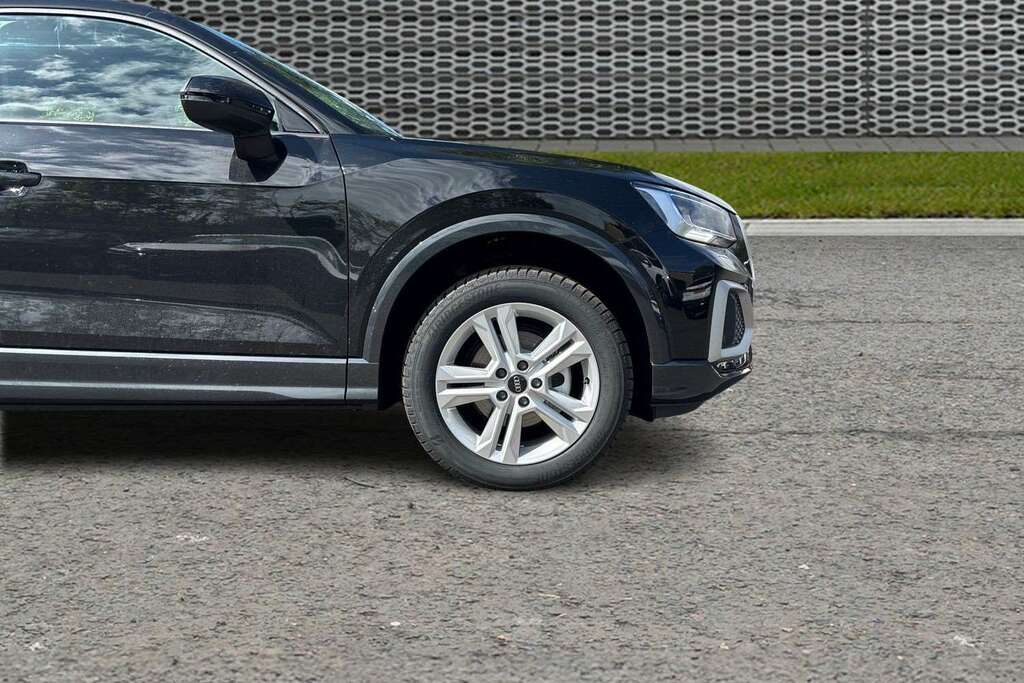 Audi Q2 35 Tfsi Sport S Tronic 2026 VK26ZFD Black #4