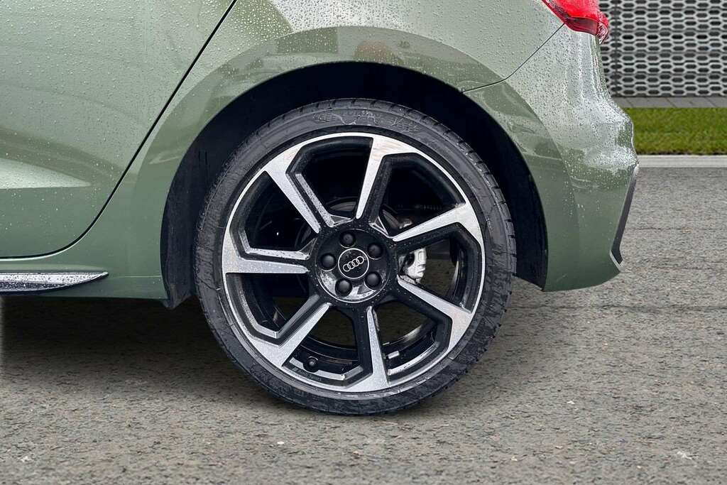 Audi A1 30 Tfsi Black Edition S Tronic 2024 MA74FXJ Green #4