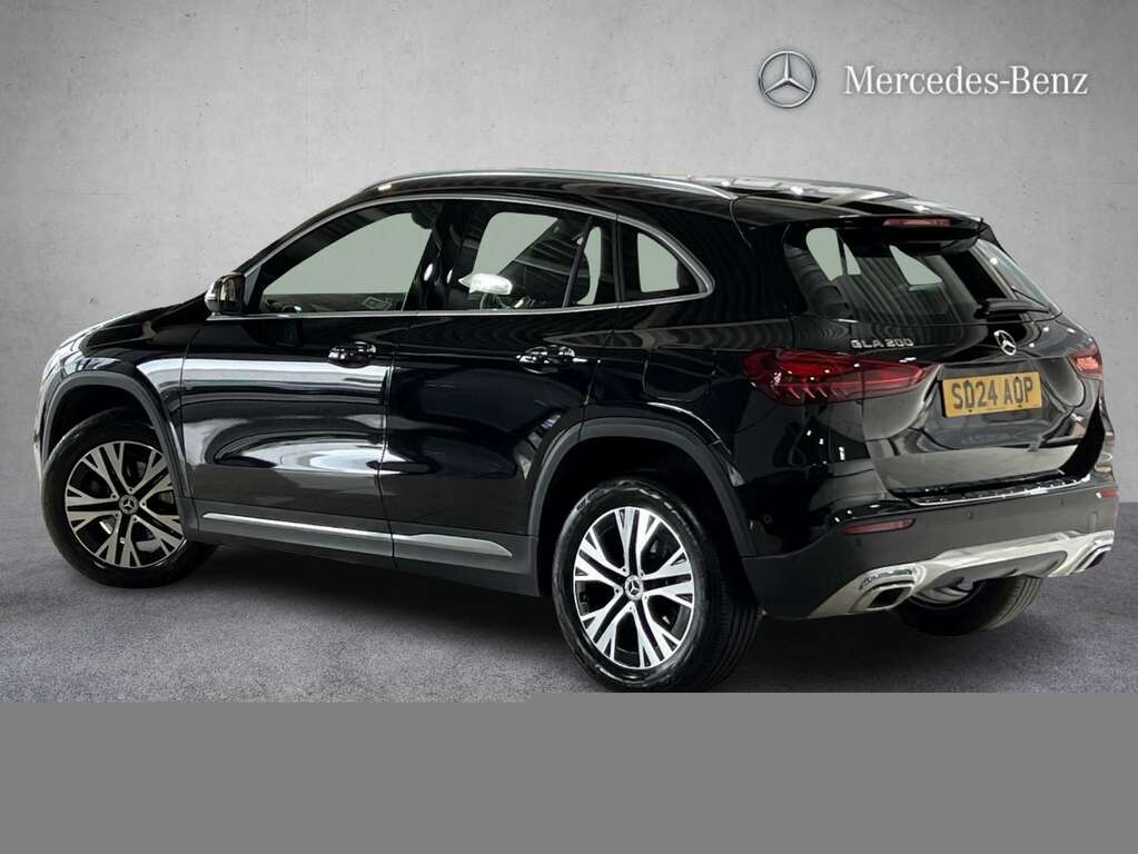 Mercedes-Benz GLA Class 200 Sport Executive 2024 SD24AOP Black #2