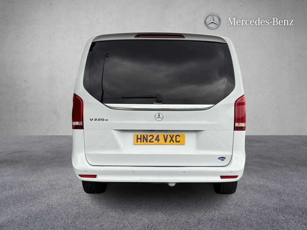 Mercedes-Benz V Class V220 D Amg Line 9G-tronic Extra Long 2024 White #6