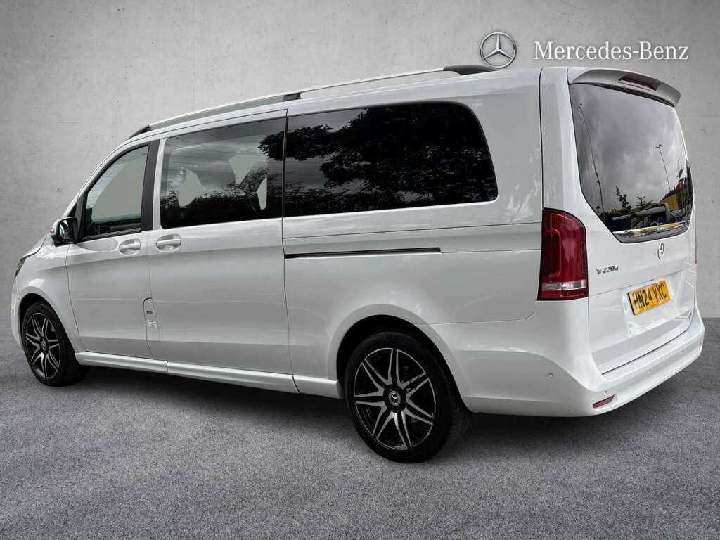 Mercedes-Benz V Class V220 D Amg Line 9G-tronic Extra Long 2024 White #2