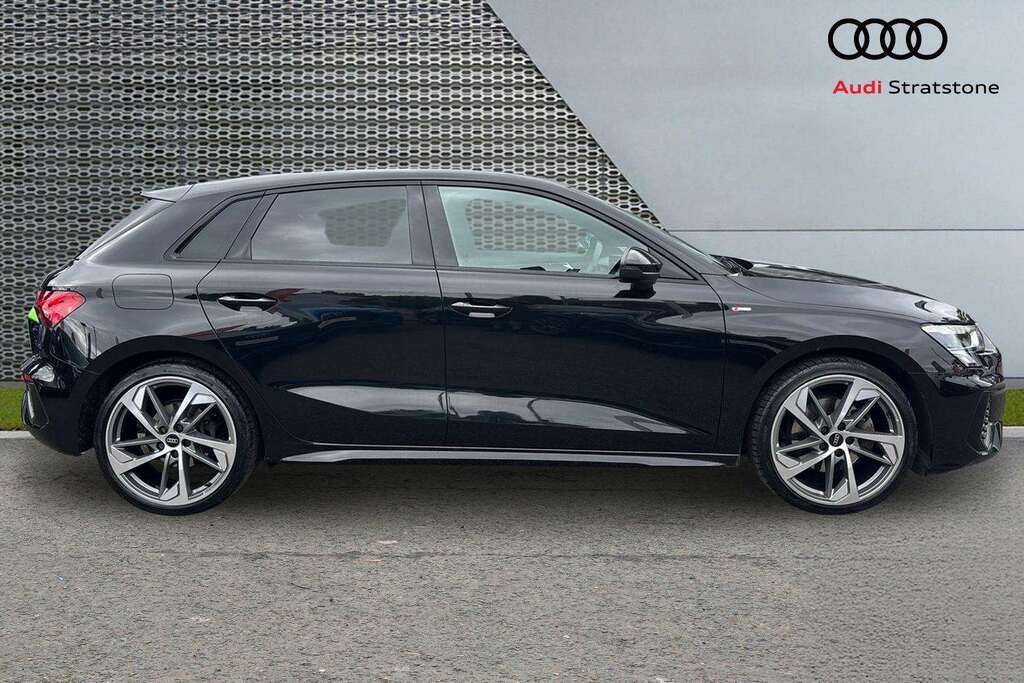 Audi A3 35 Tfsi Black Edition S Tronic 2023 KE23DPO Black #4