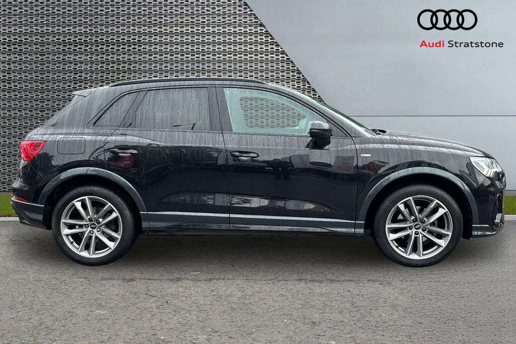 Audi Q3 35 Tfsi Black Edition 2022 KE22RRZ Black #4