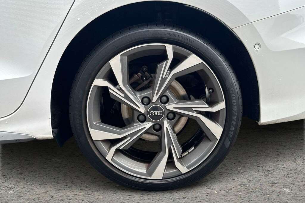 Audi A3 30 Tfsi S Line S Tronic 2024 BT24XGK White #5