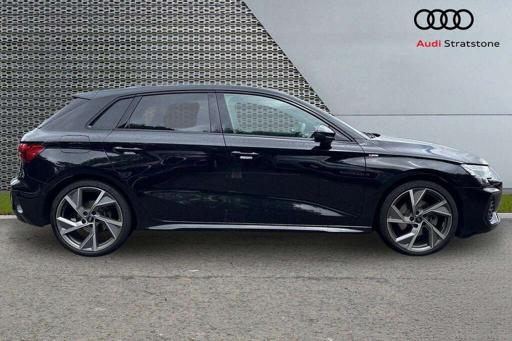 Audi A3 35 Tfsi Black Edition S Tronic 2025 BW25UNS Black #4
