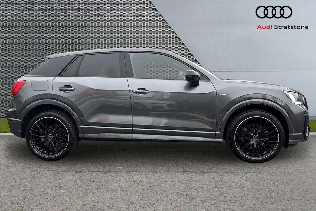 Audi Q2 35 Tfsi Black Edition S Tronic 2025 MV75LWE Grey #4
