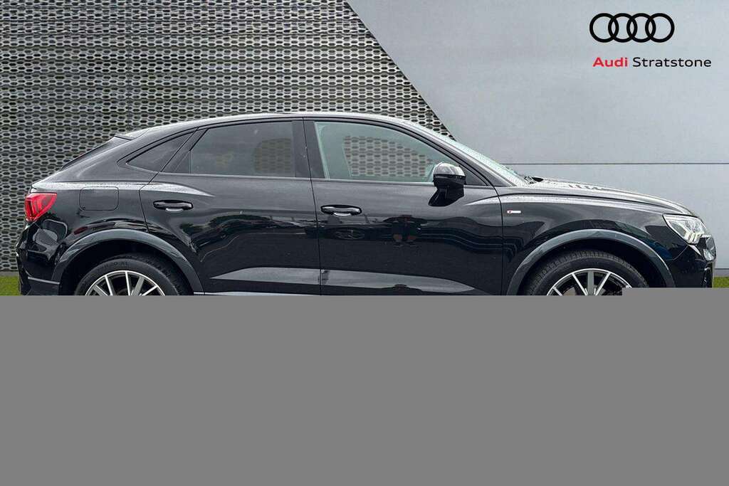 Audi Q3 45 Tfsi E Black Edition S Tronic Tech Pack 2 KW24EDV Black #4