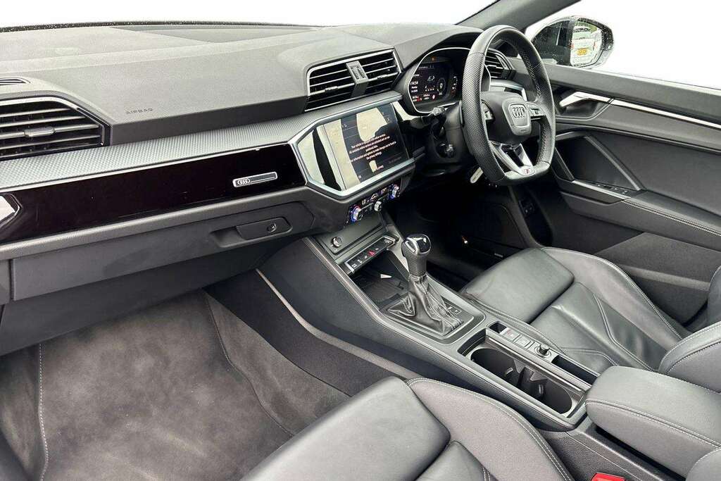 Audi Q3 45 Tfsi E Black Edition S Tronic Tech Pack 2 KW24EDV Black #2