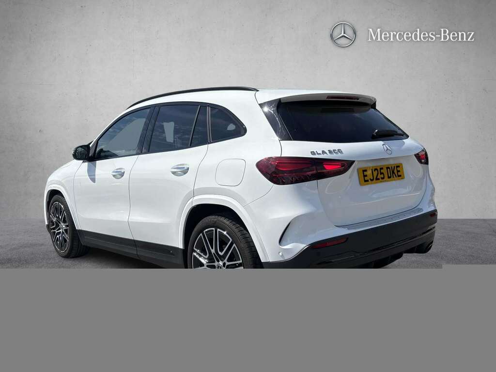 Mercedes-Benz GLA Class 200 Amg Line Premium 2025 White