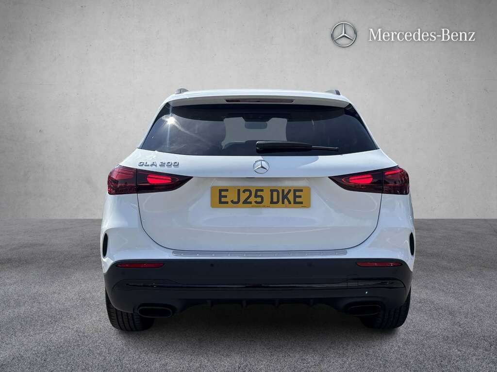 Mercedes-Benz GLA Class 200 Amg Line Premium 2025 EJ25DKE White #5
