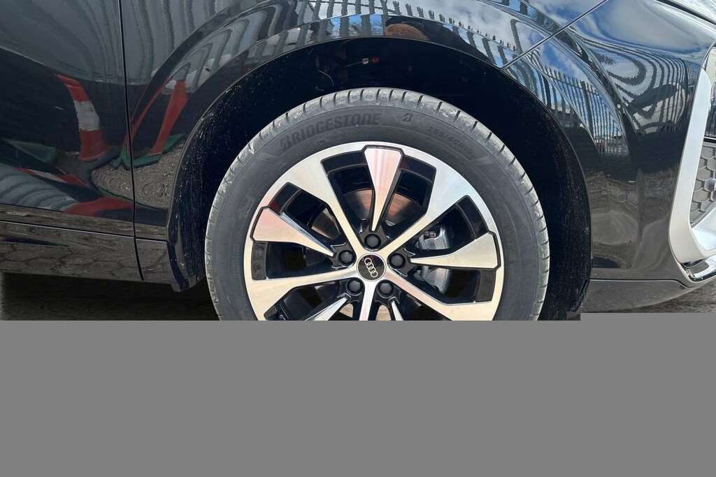 Audi Q3 1.5 Tfsi S Line S Tronic 2026 ML26TFJ Black #4