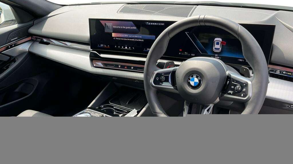 BMW 5 Series 520I M Sport 2025 White #4