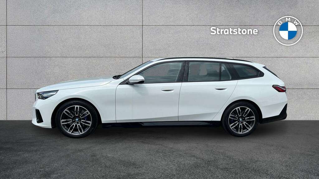 BMW 5 Series 520I M Sport 2025 White #3