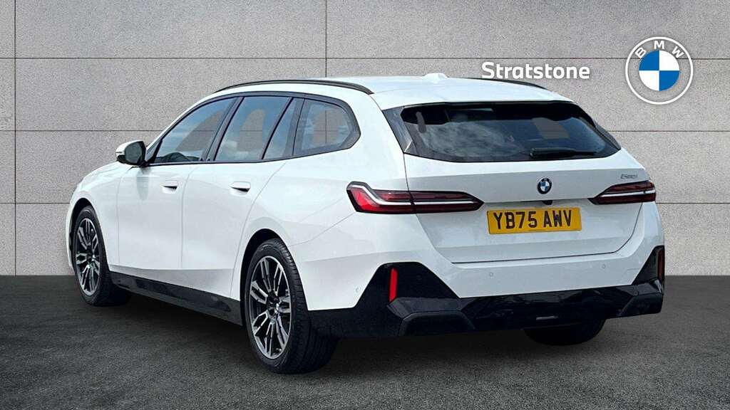 BMW 5 Series 520I M Sport 2025 White #2