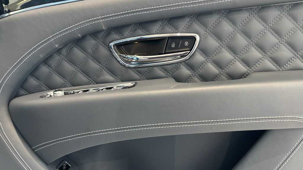 Bentley Bentayga V8 First Edition Grey #17
