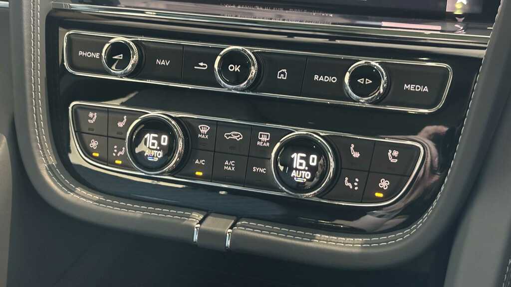 Bentley Bentayga V8 First Edition Grey #24