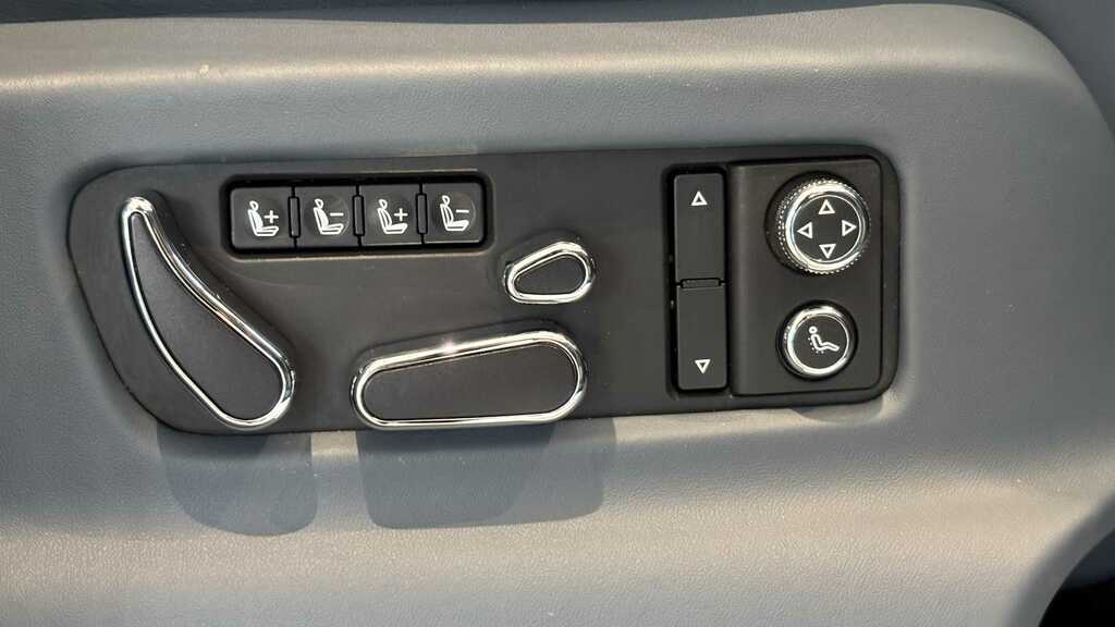 Bentley Bentayga V8 First Edition Grey #16