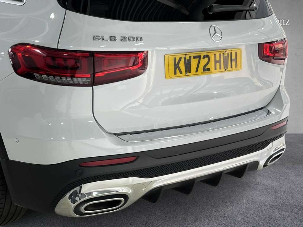 Mercedes-Benz GLB Class 200 Amg Line Premium 7G-tronic 2023 KW72HWH White #6