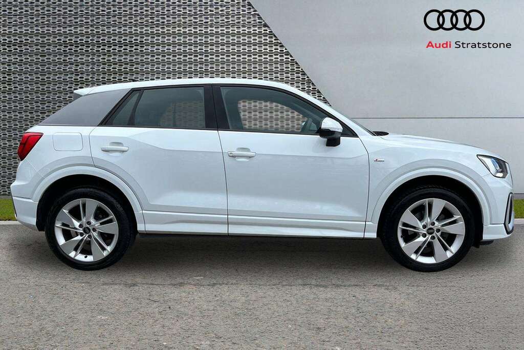 Audi Q2 35 Tfsi S Line S Tronic 2023 KM23CXO White #4