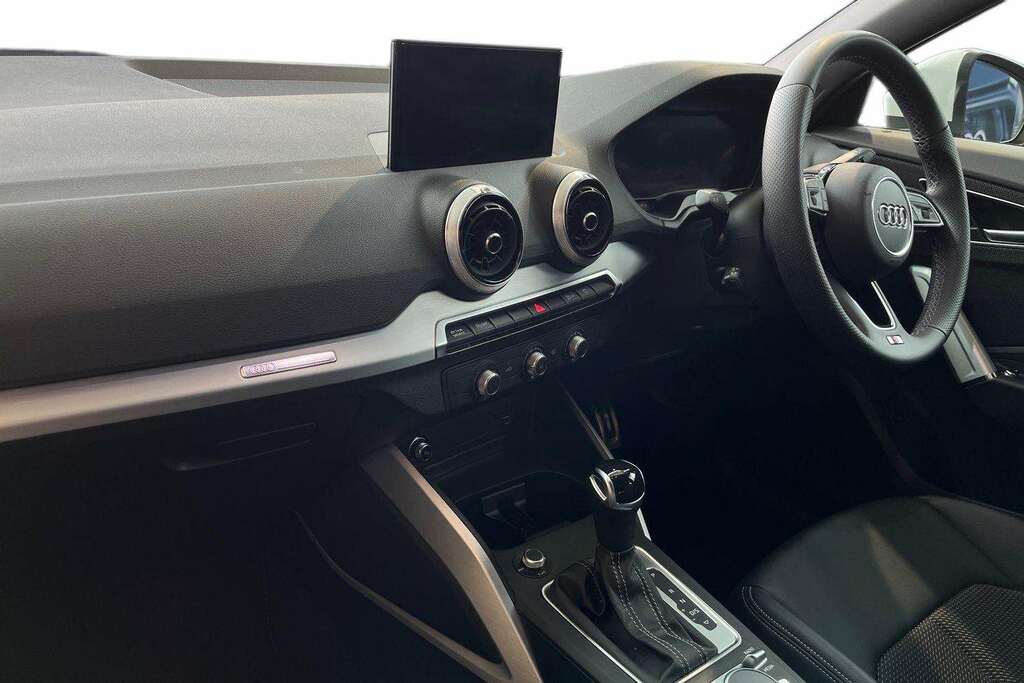 Audi Q2 35 Tfsi S Line S Tronic 2023 KM23CXO White #2