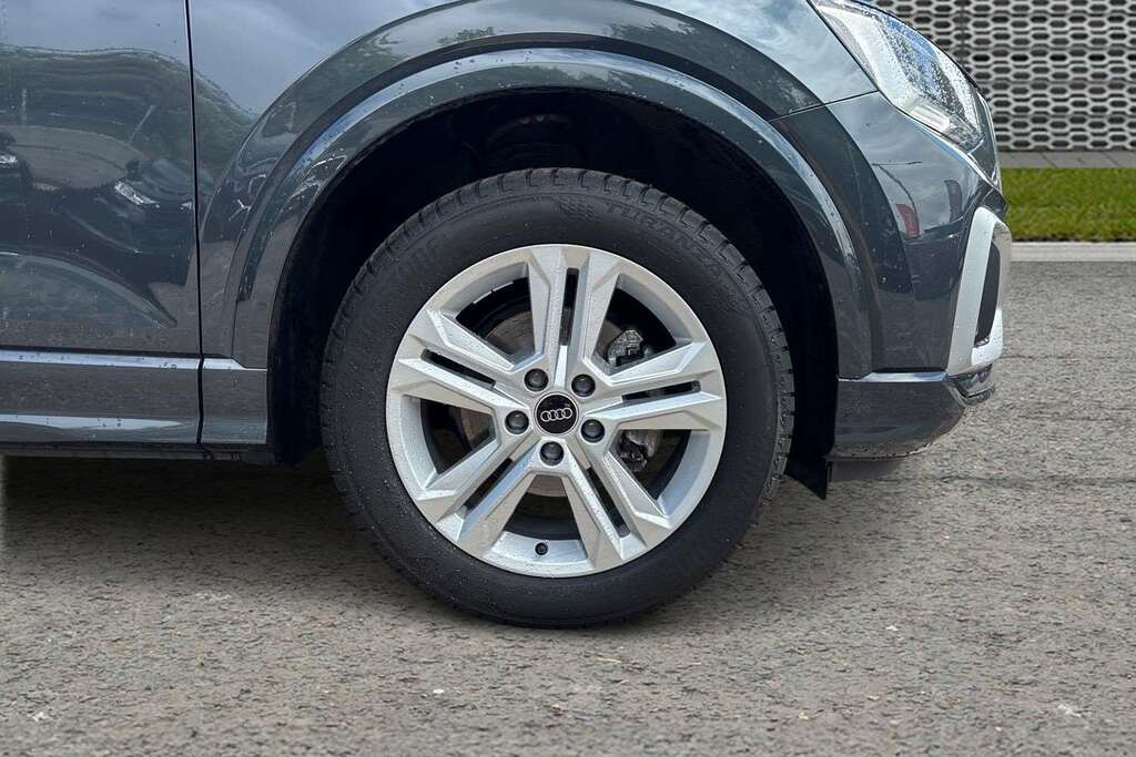 Audi Q2 35 Tfsi Sport S Tronic 2025 LM75TCK Black #5