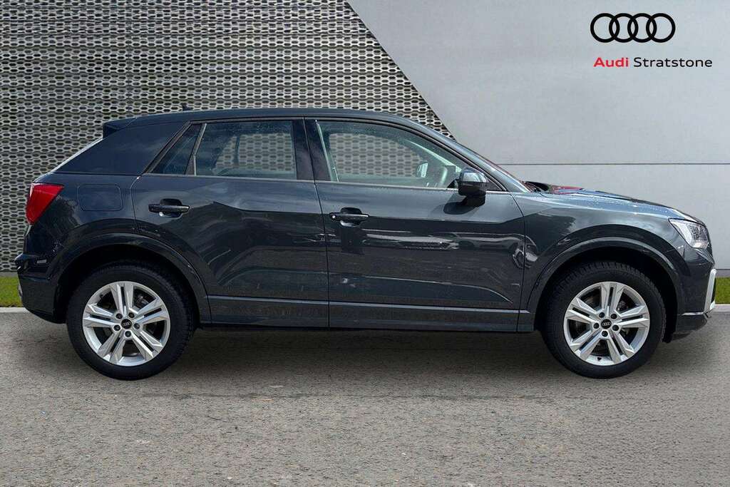 Audi Q2 35 Tfsi Sport S Tronic 2025 LM75TCK Black #4