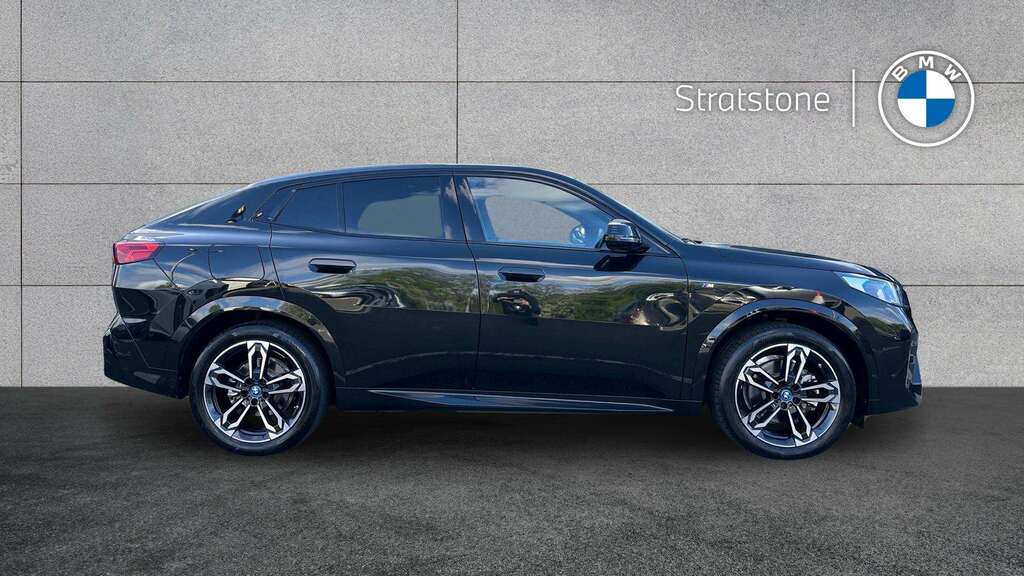 BMW iX2 230Kw Xdrive30 M Sport 65Kwh 2024 Black #2