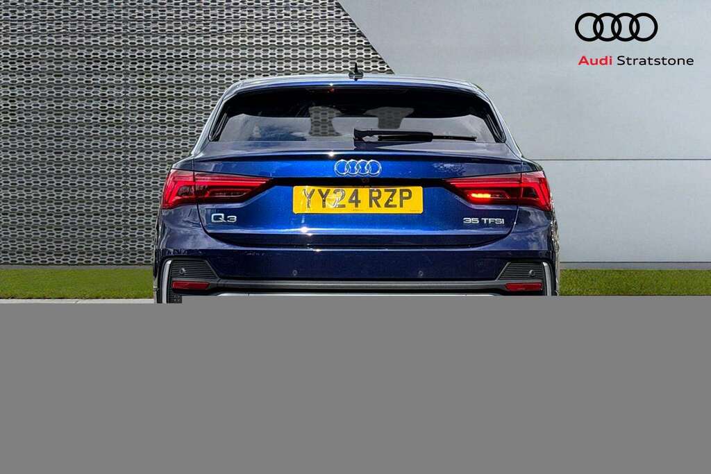 Audi Q3 35 Tfsi S Line S Tronic 2024 YY24RZP Blue #4