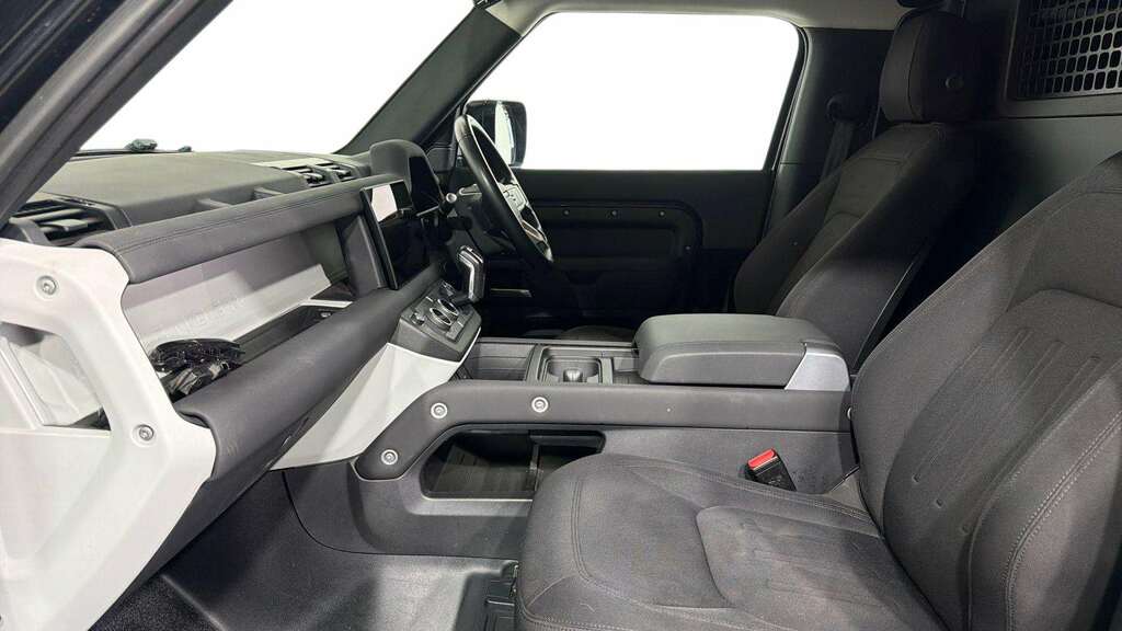 Land Rover Defender 90 3.0 D200 Hard Top 2022 Black #4